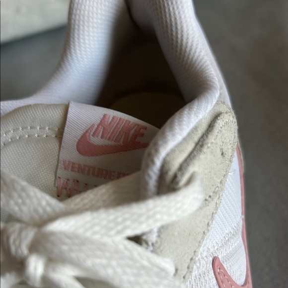 Nike Venture Runner White and Pink Sneakers with Low-Top Design Size 10 - Picture 8 of 12